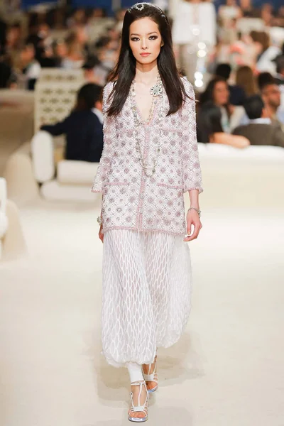 Look 19